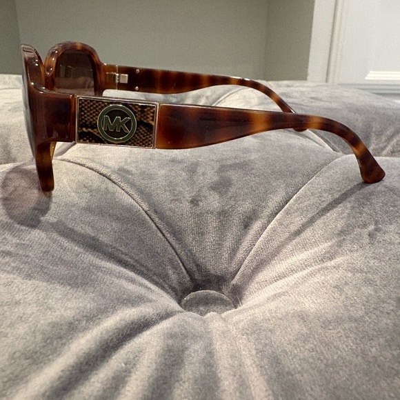 Michael Kors Lydia Tortoise Shell Women's Sunglasses - Picture 3 of 5